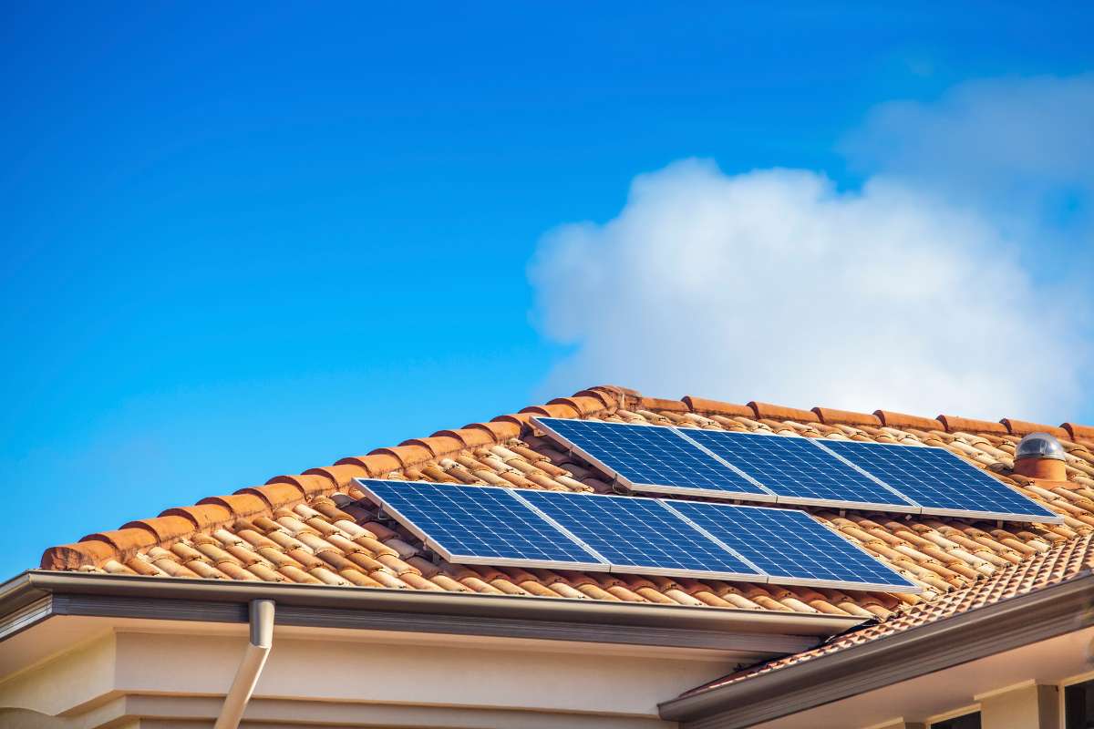 Increase your home's value with solar batteries and why you should consider them
