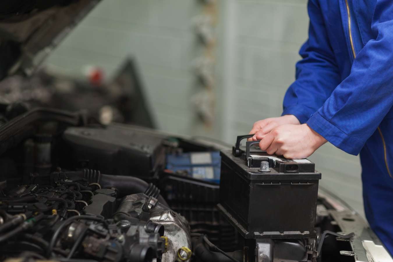 replacing your car battery - all you should know about installing the new battery